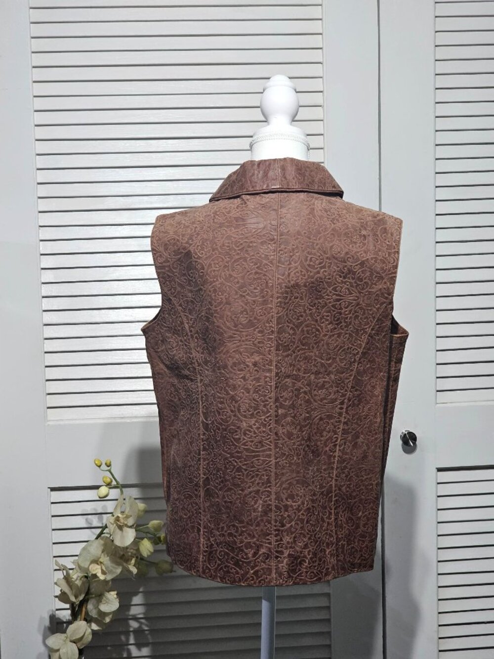 NWT Coldwater Creek Women's Embossed Brown Leather Button Front Vest Size M 3221 - Picture 5 of 12